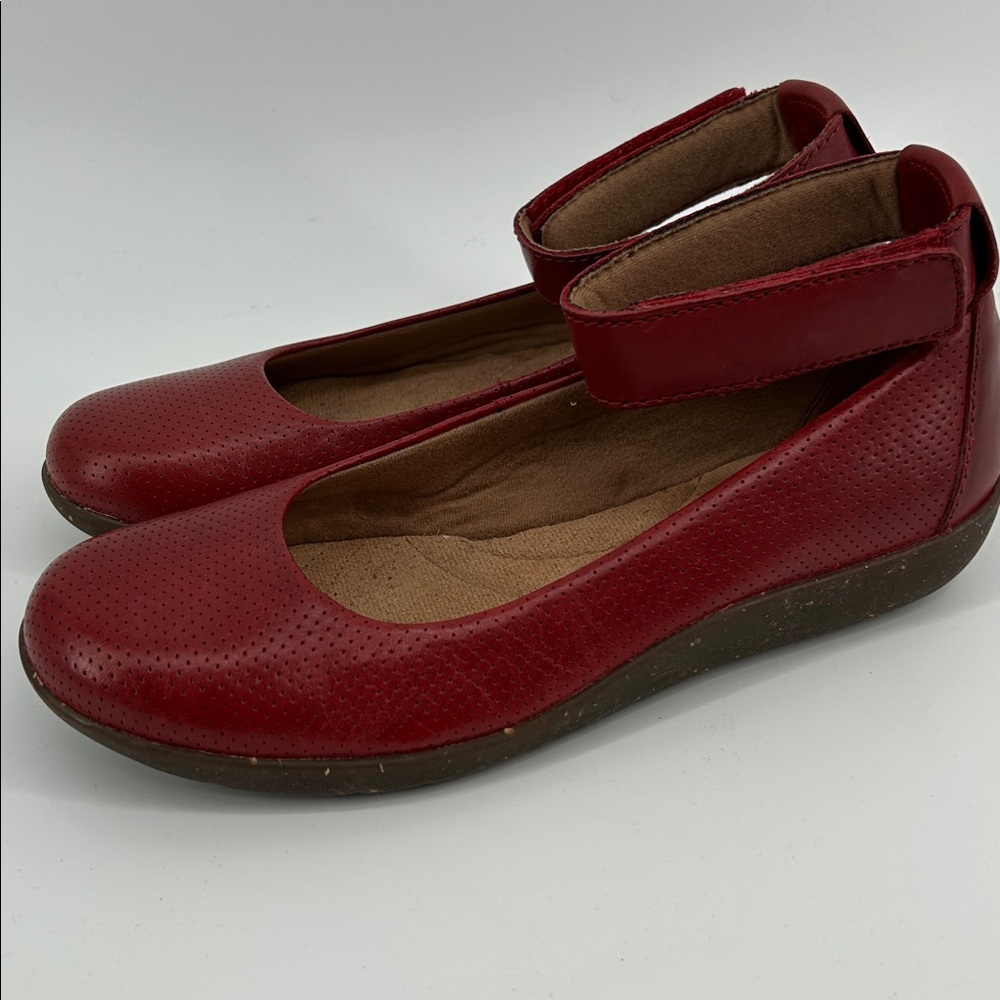 Clarks Medora Nina Mary Jane flats ankle strap in red leather Women's Size 7 - Picture 2 of 8